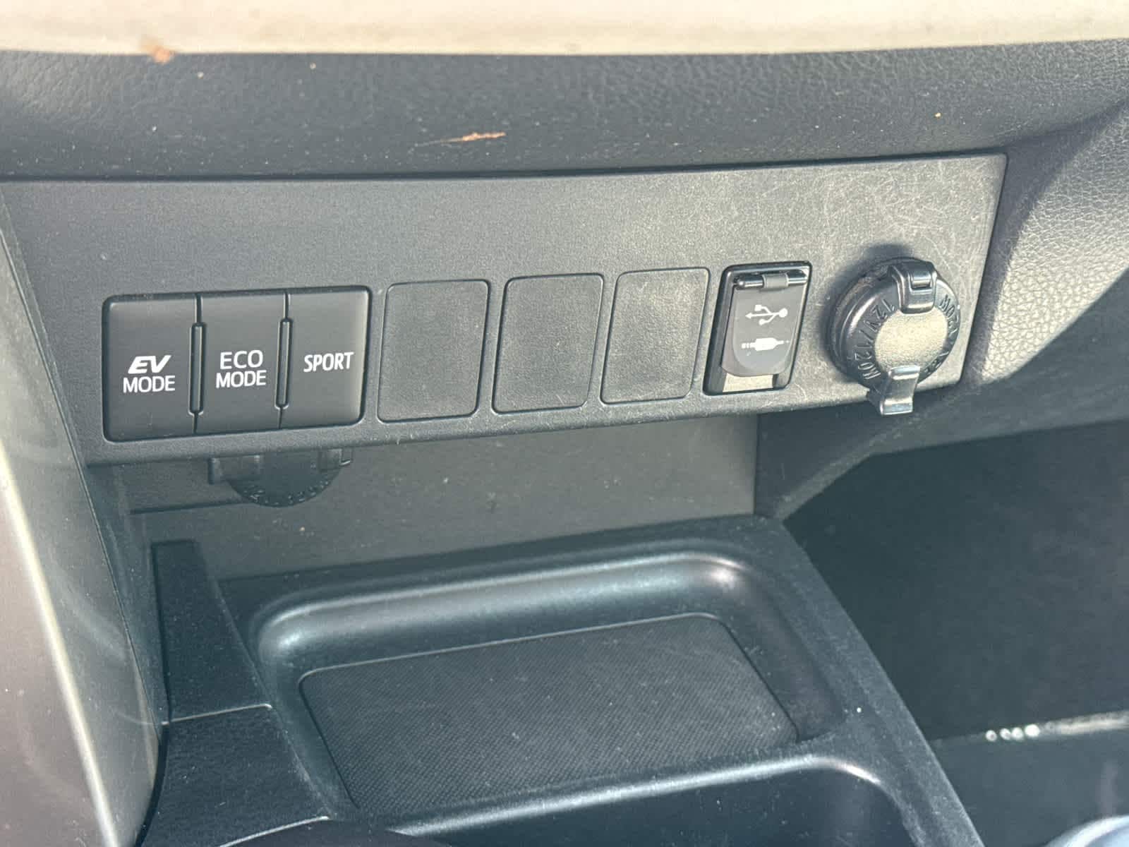 Thumbnail: 2016 Toyota RAV4 - 25