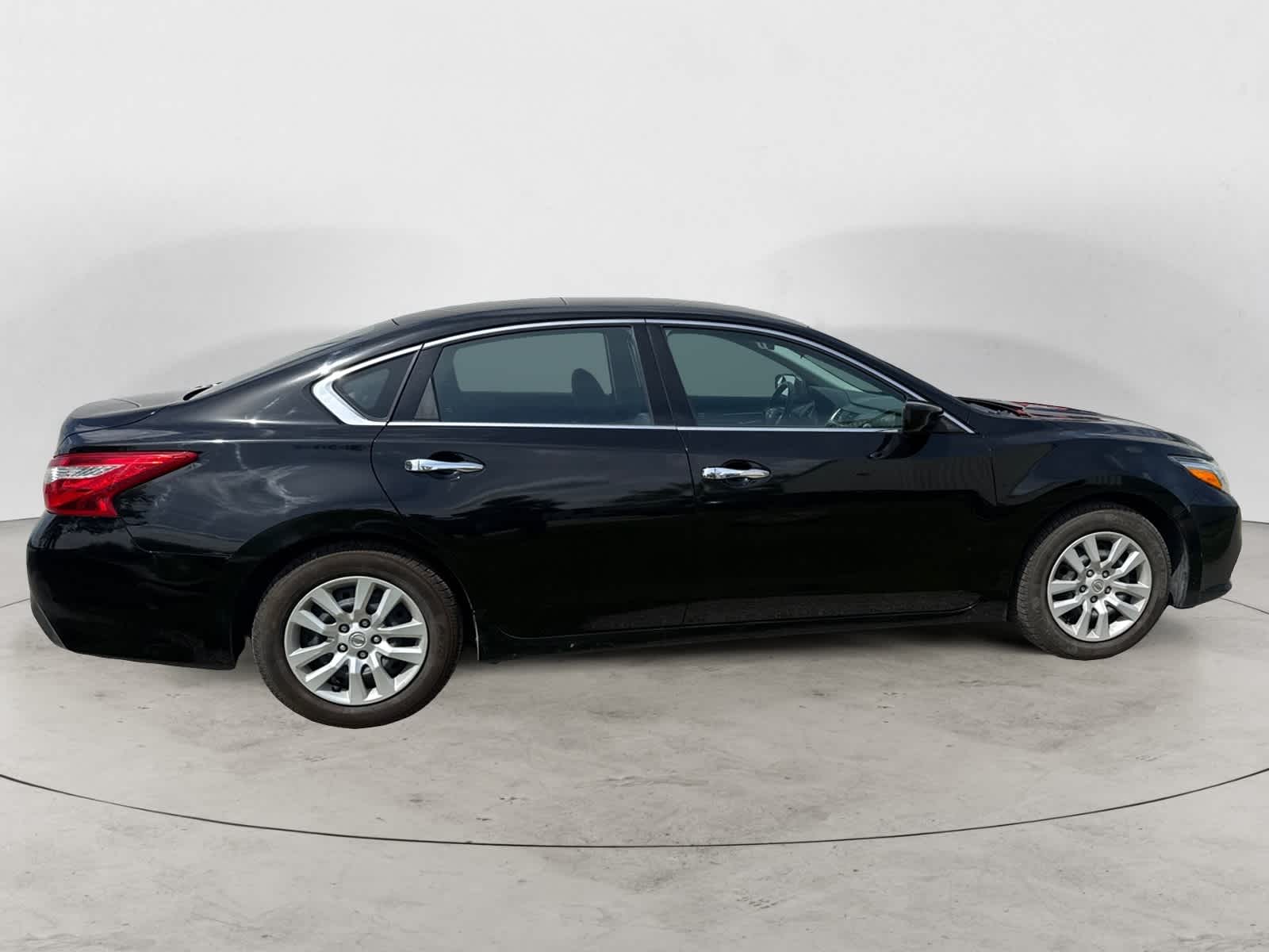 Thumbnail: 2017 Nissan Altima - 5