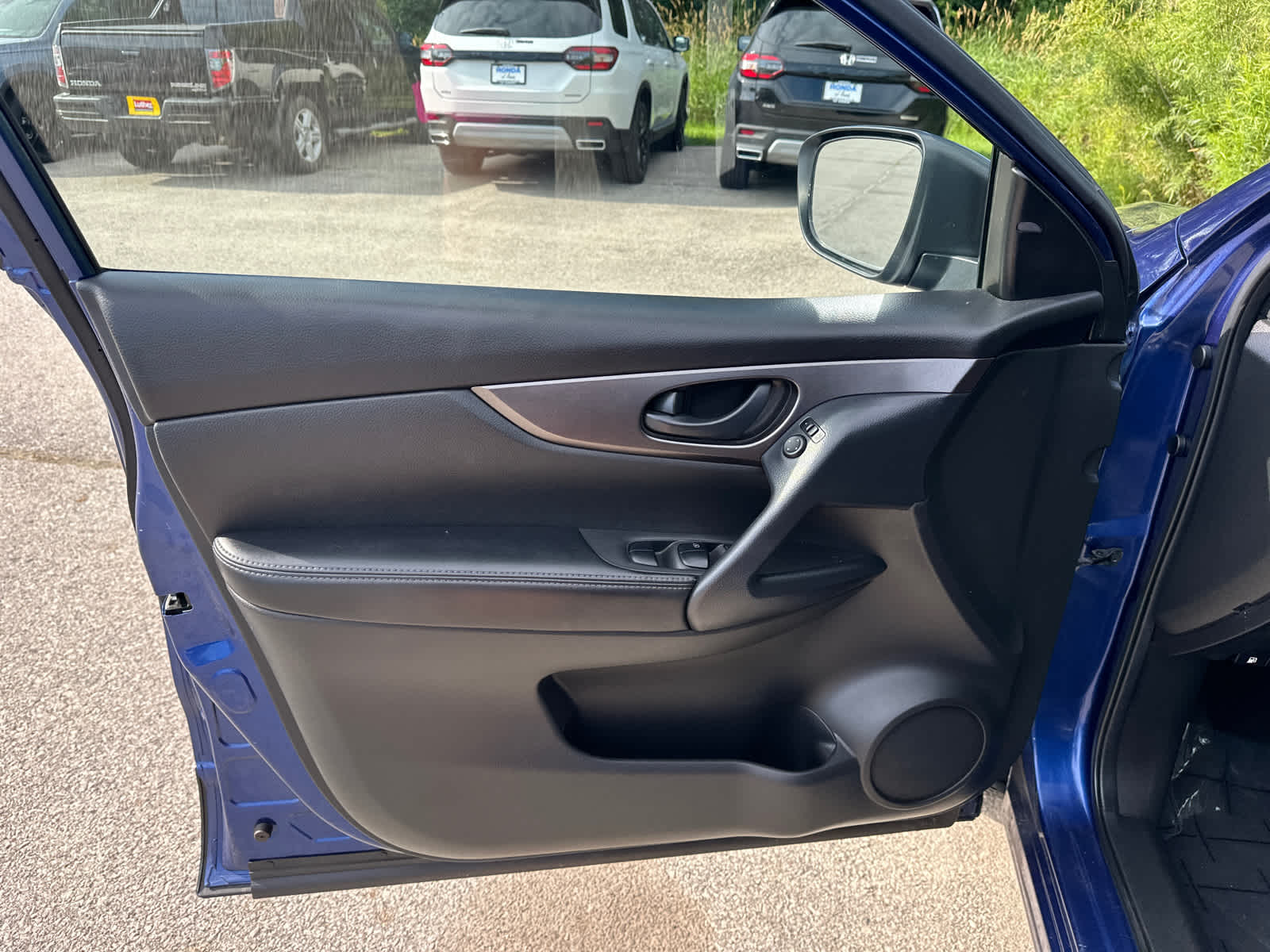 Thumbnail: 2021 Nissan Rogue Sport - 13