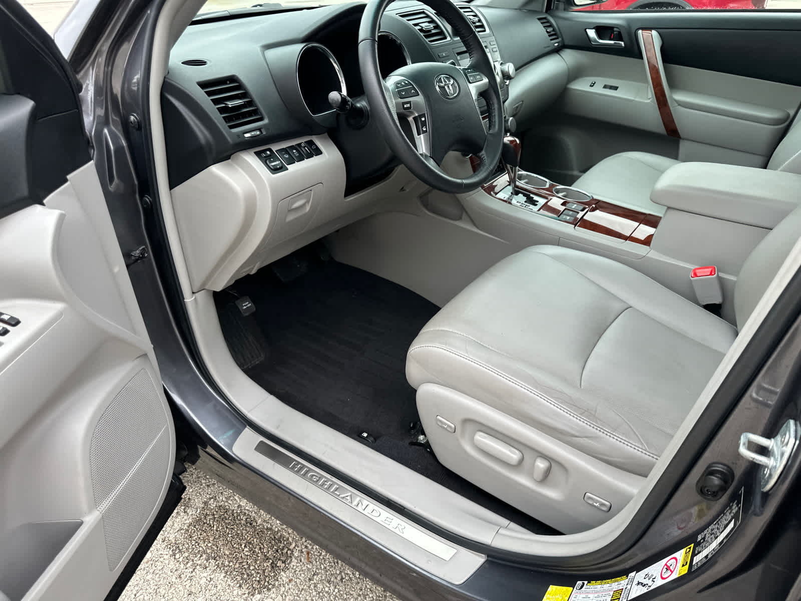 Thumbnail: 2012 Toyota Highlander - 18