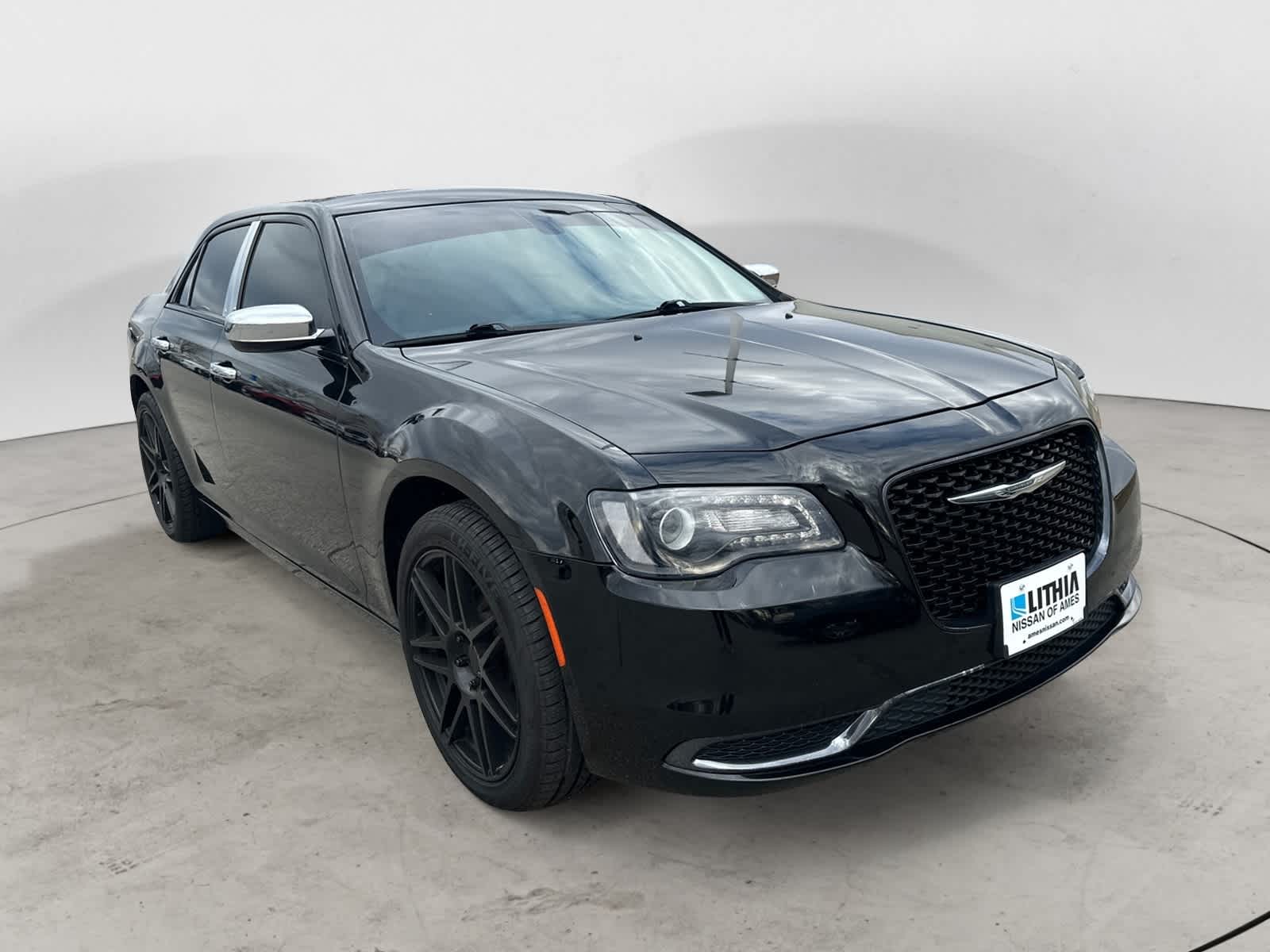 2019 Chrysler 300 Touring photo 4