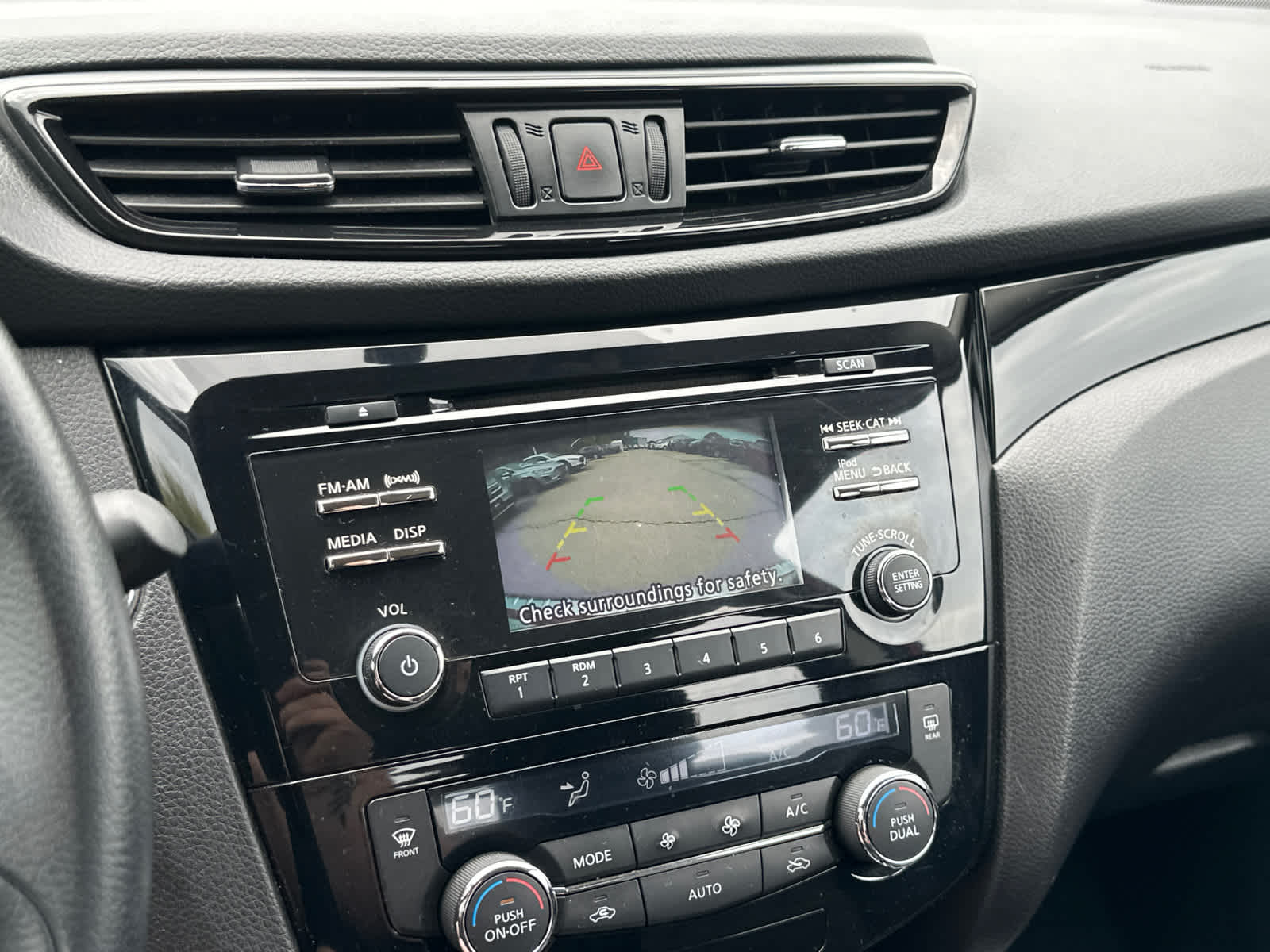 Thumbnail: 2018 Nissan Rogue Sport - 20