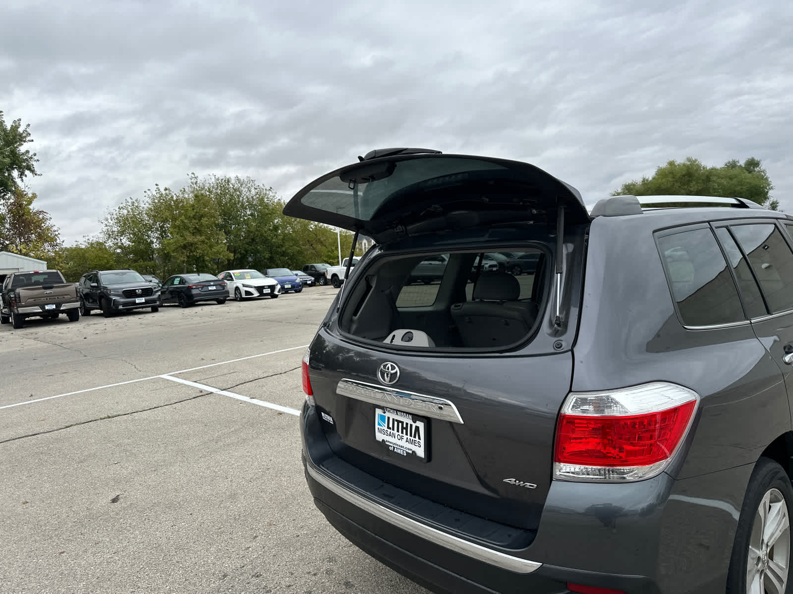 Thumbnail: 2012 Toyota Highlander - 4