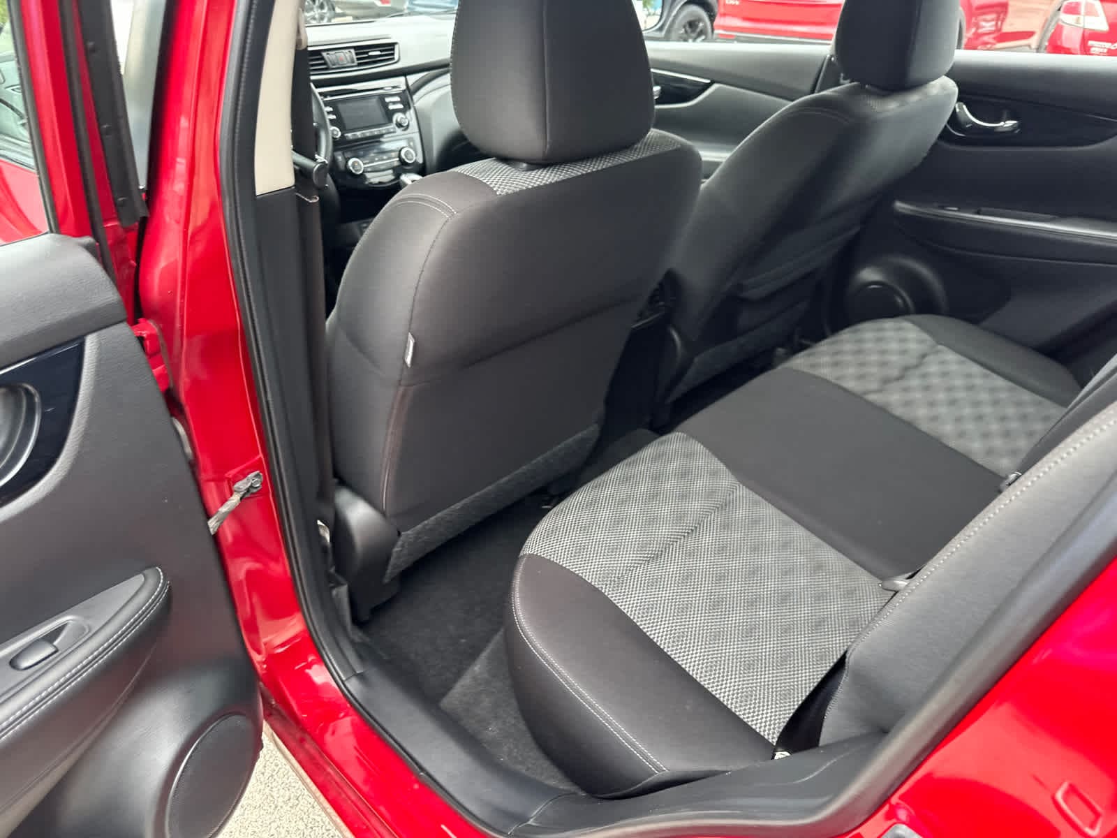 Thumbnail: 2018 Nissan Rogue Sport - 12