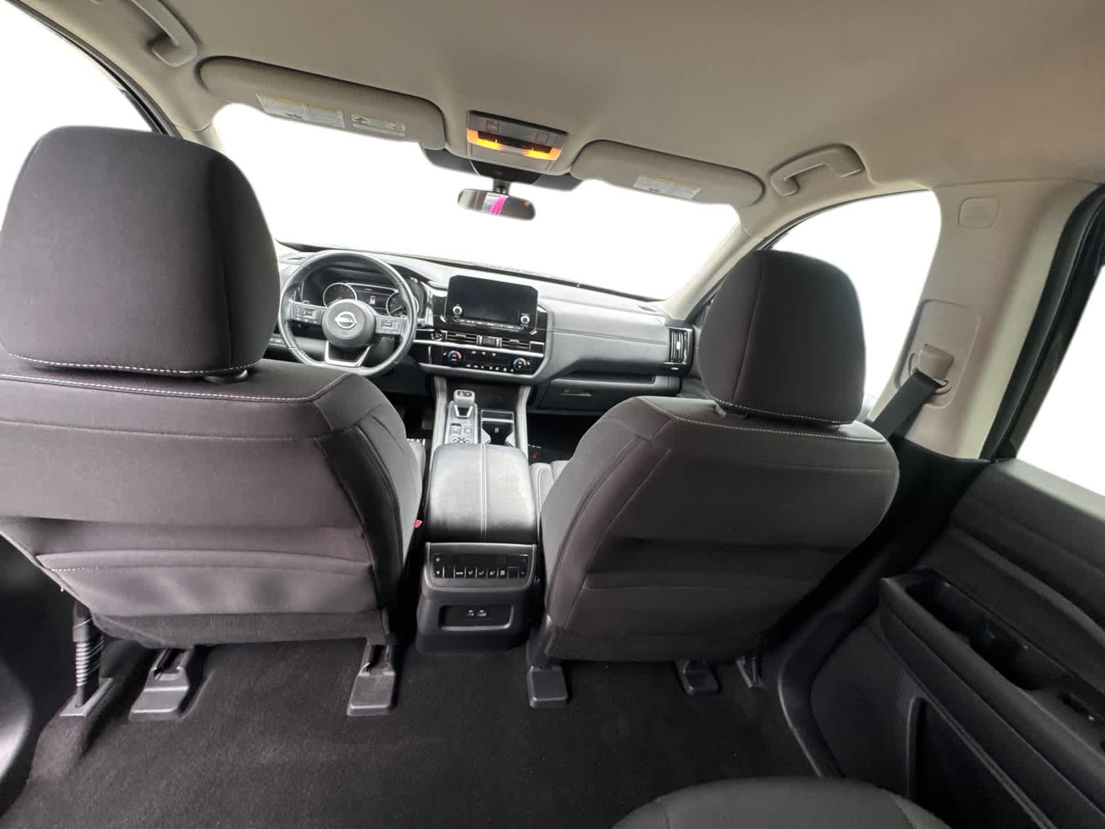 2025 Nissan Pathfinder SV - Photo 14