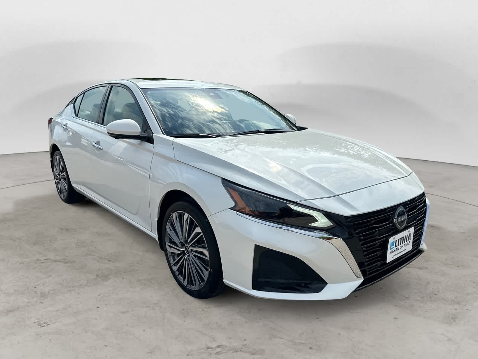 Thumbnail: 2025 Nissan Altima - 4
