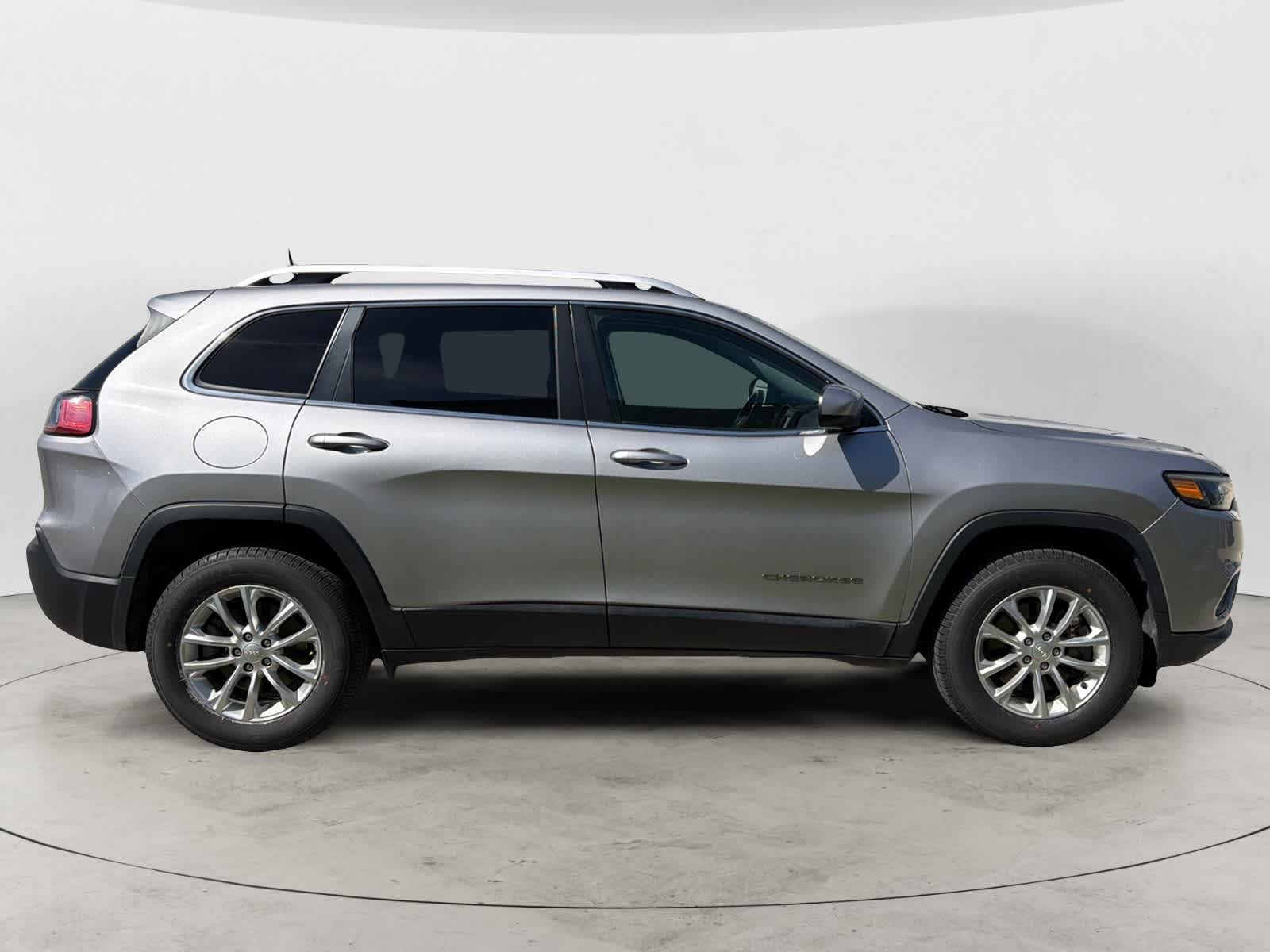 Thumbnail: 2019 Jeep Cherokee - 5