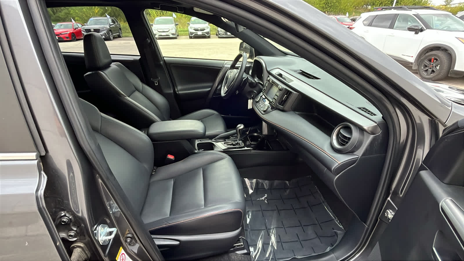 Thumbnail: 2018 Toyota RAV4 - 8