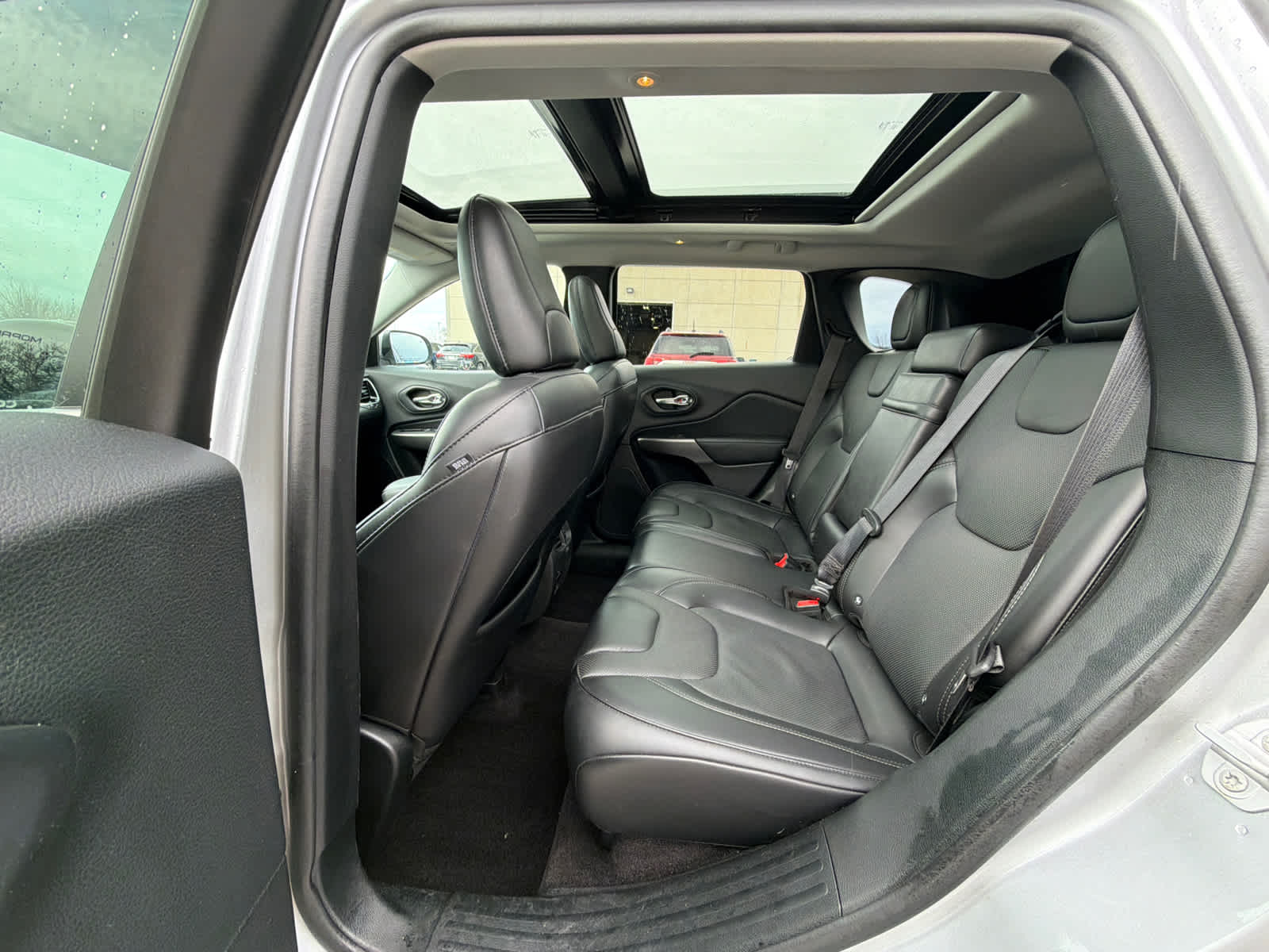 Thumbnail: 2019 Jeep Cherokee - 15
