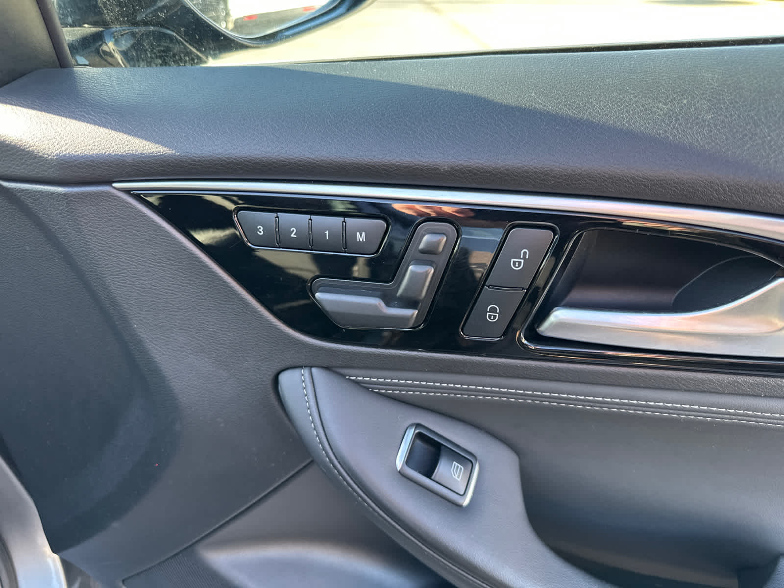 Thumbnail: 2019 INFINITI QX30 - 8