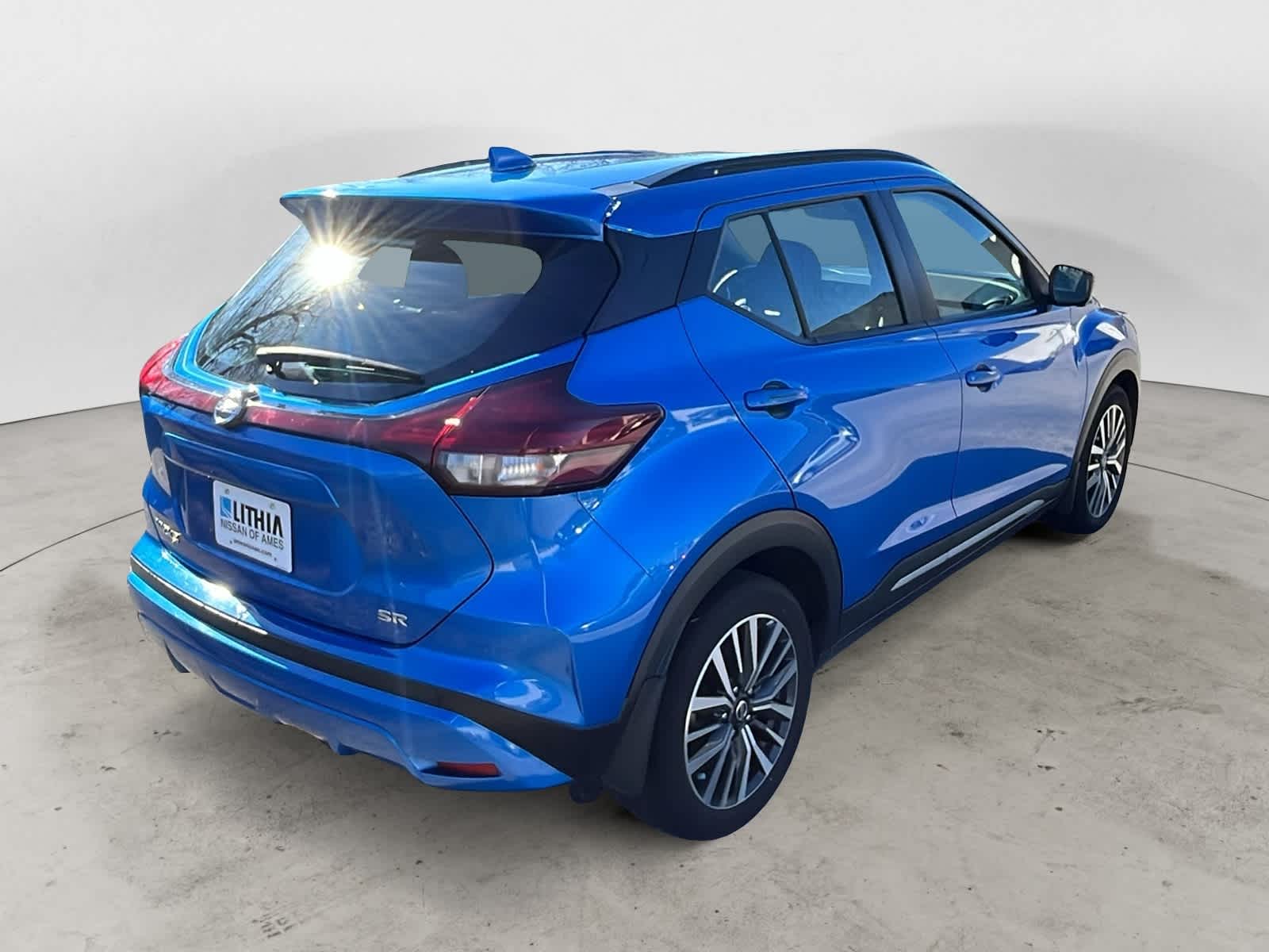 2021 Nissan Kicks SR photo 3