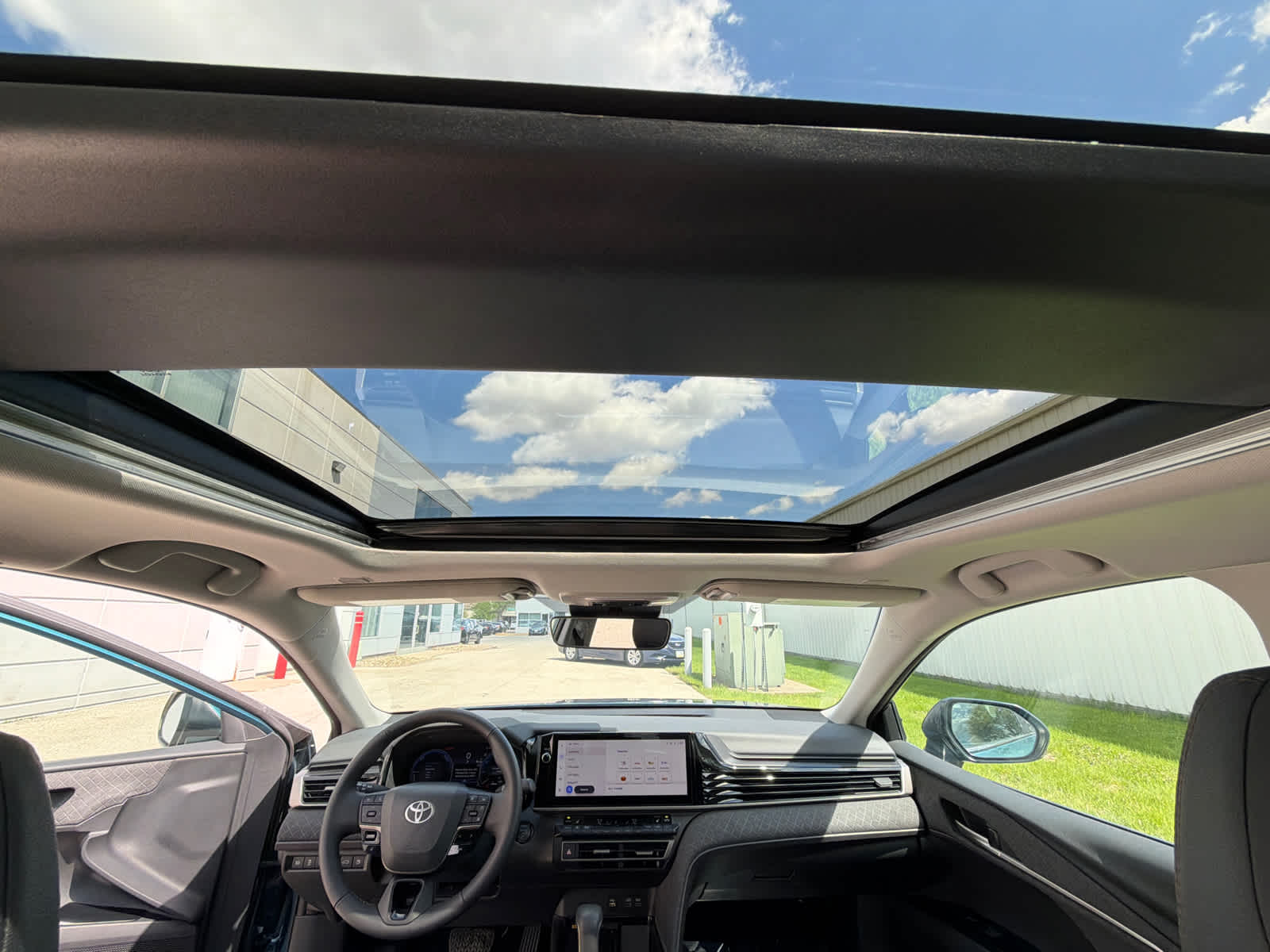 Thumbnail: 2025 Toyota Camry - 25