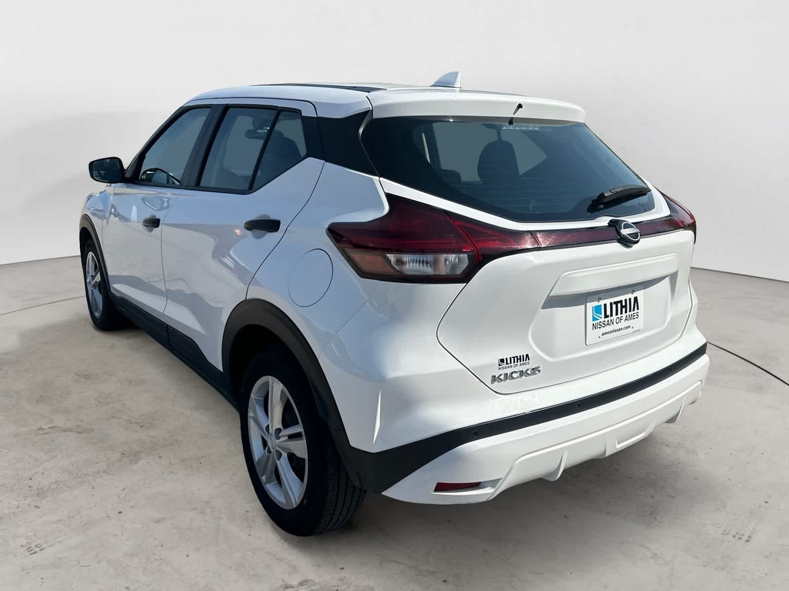 2024 Nissan Kicks S photo 2