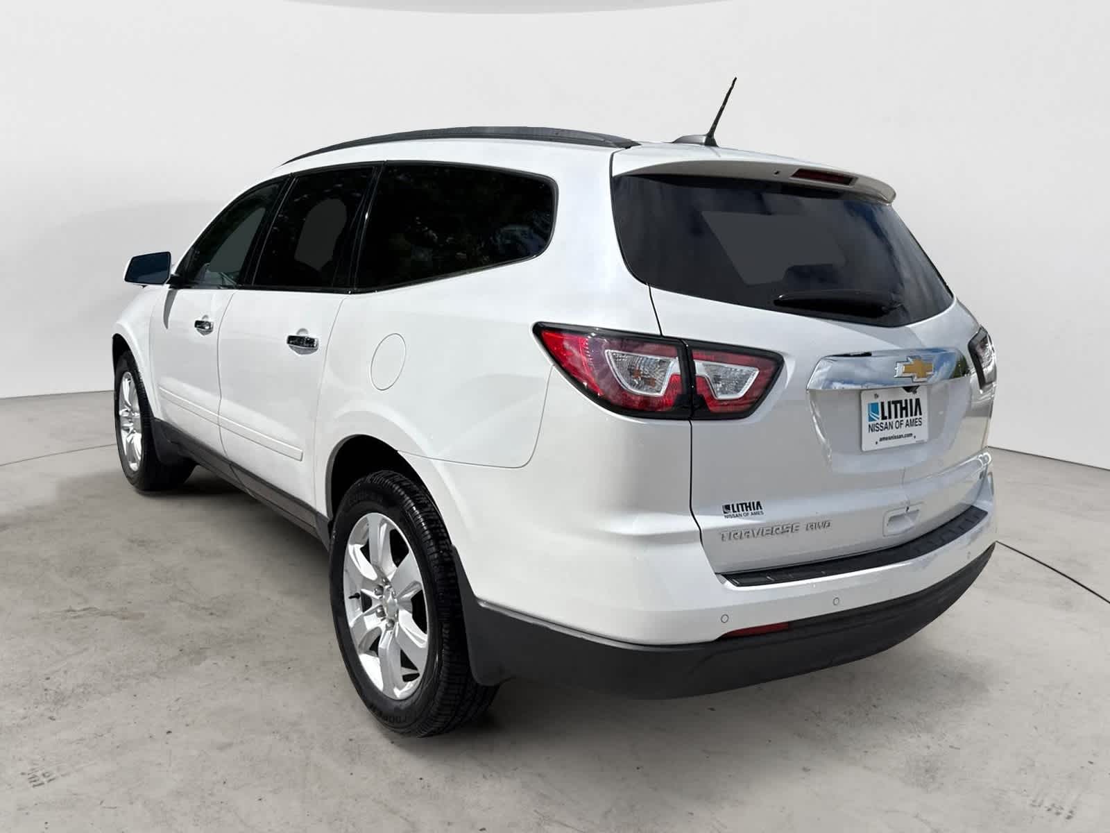 Thumbnail: 2017 Chevrolet Traverse - 2