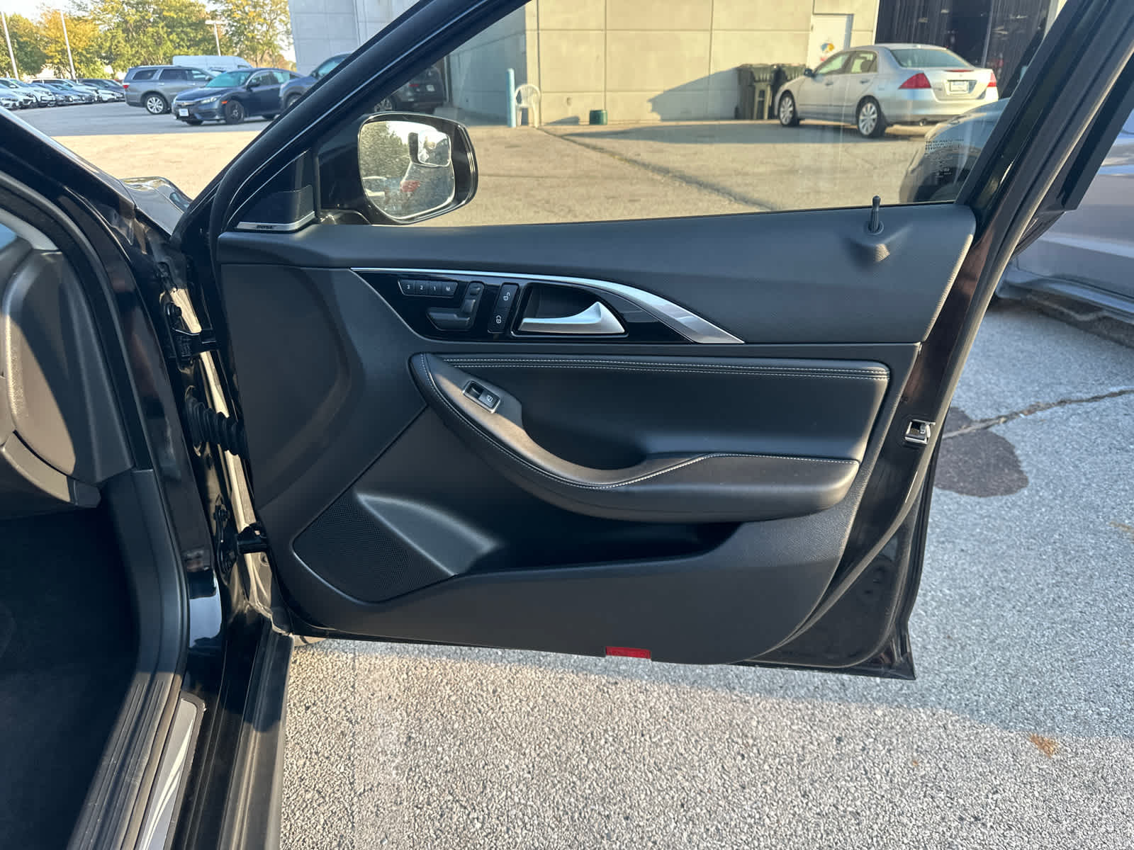 Thumbnail: 2018 INFINITI QX30 - 6