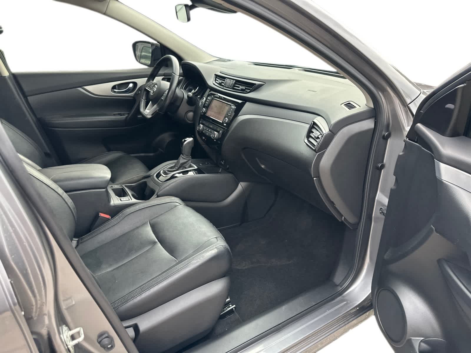 Thumbnail: 2020 Nissan Rogue Sport - 6