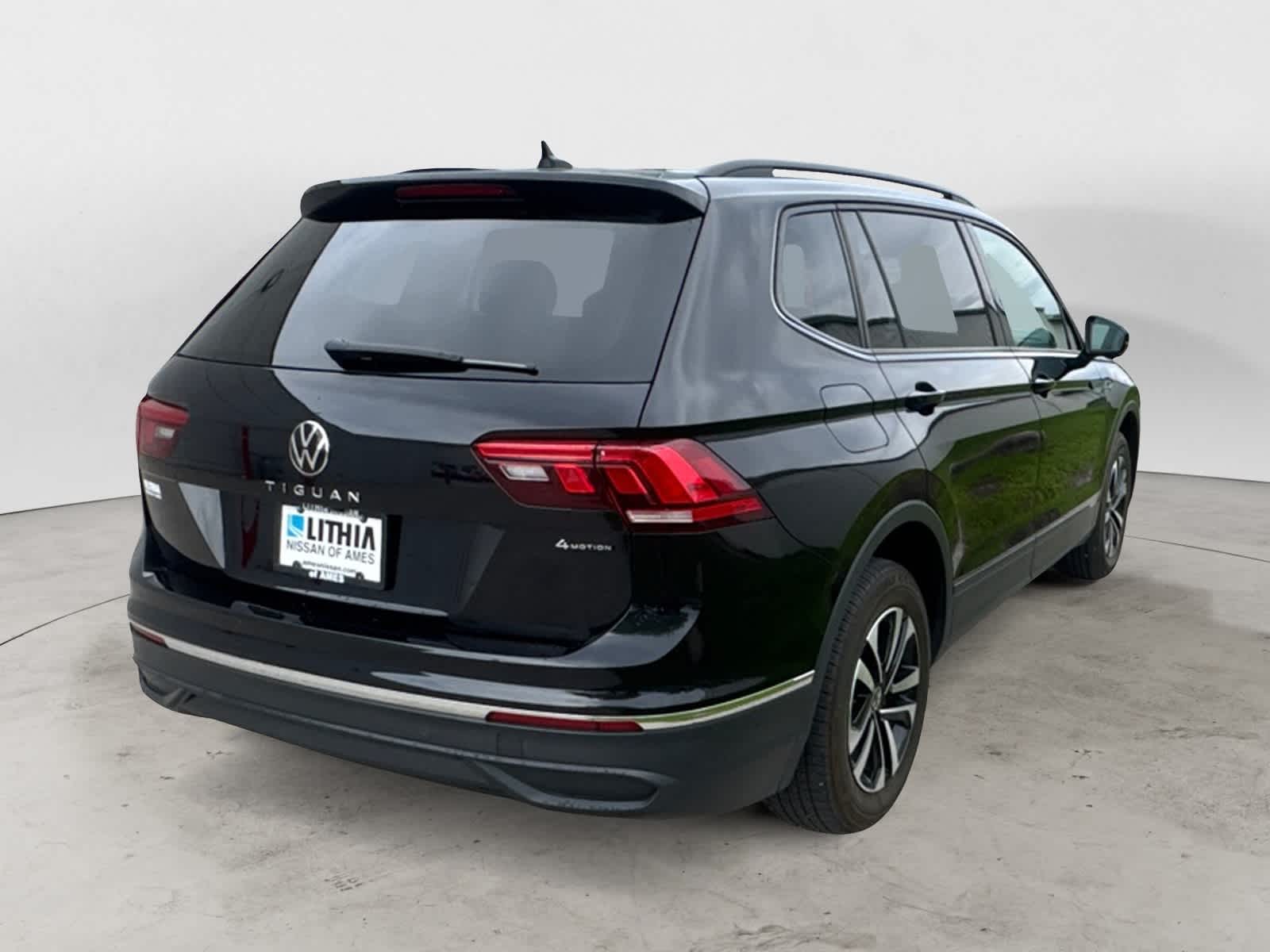 Thumbnail: 2022 Volkswagen Tiguan - 4