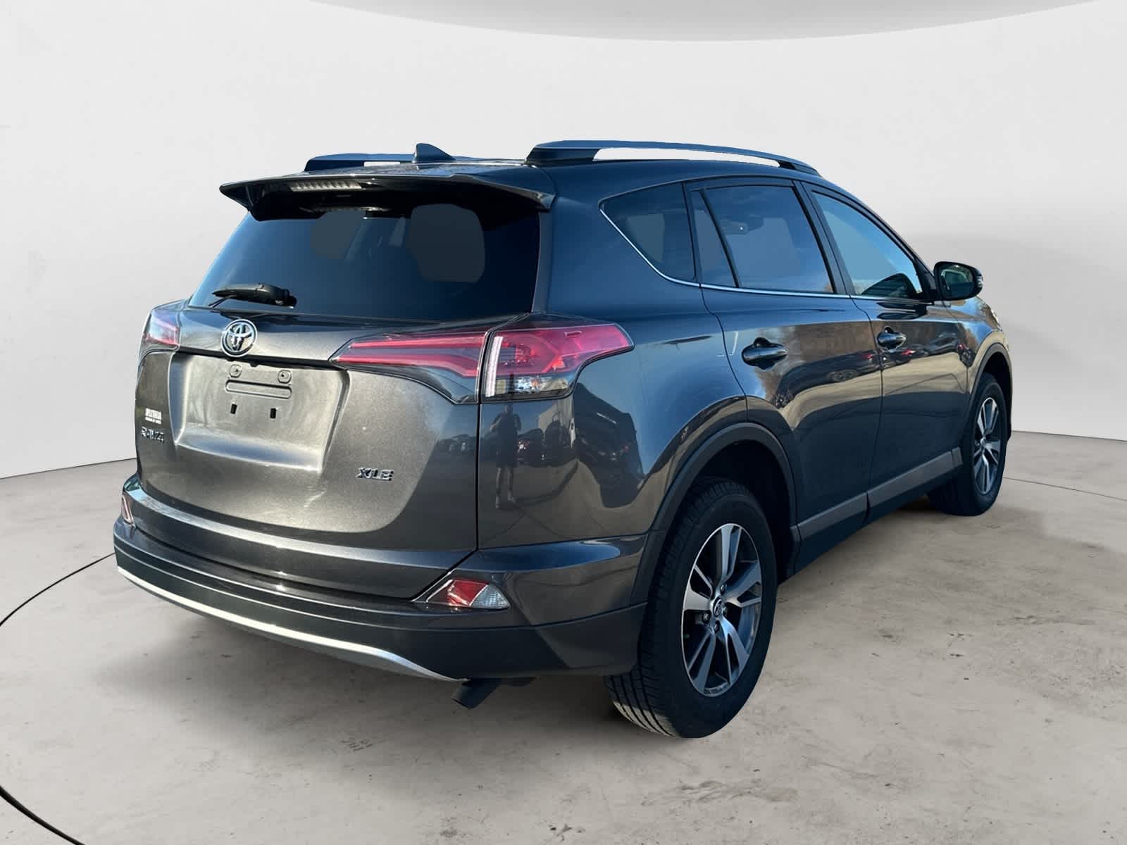 2018 Toyota RAV4 Adventure XLE photo 3