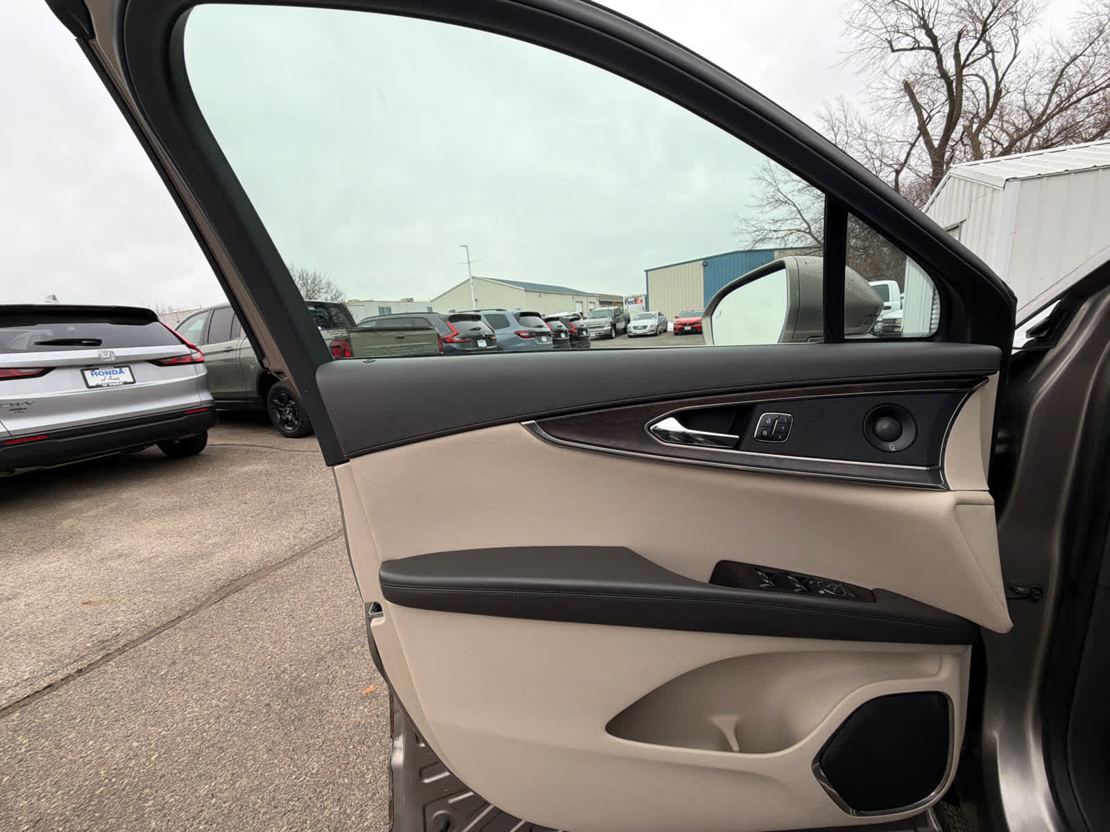 Thumbnail: 2019 Lincoln Nautilus - 16