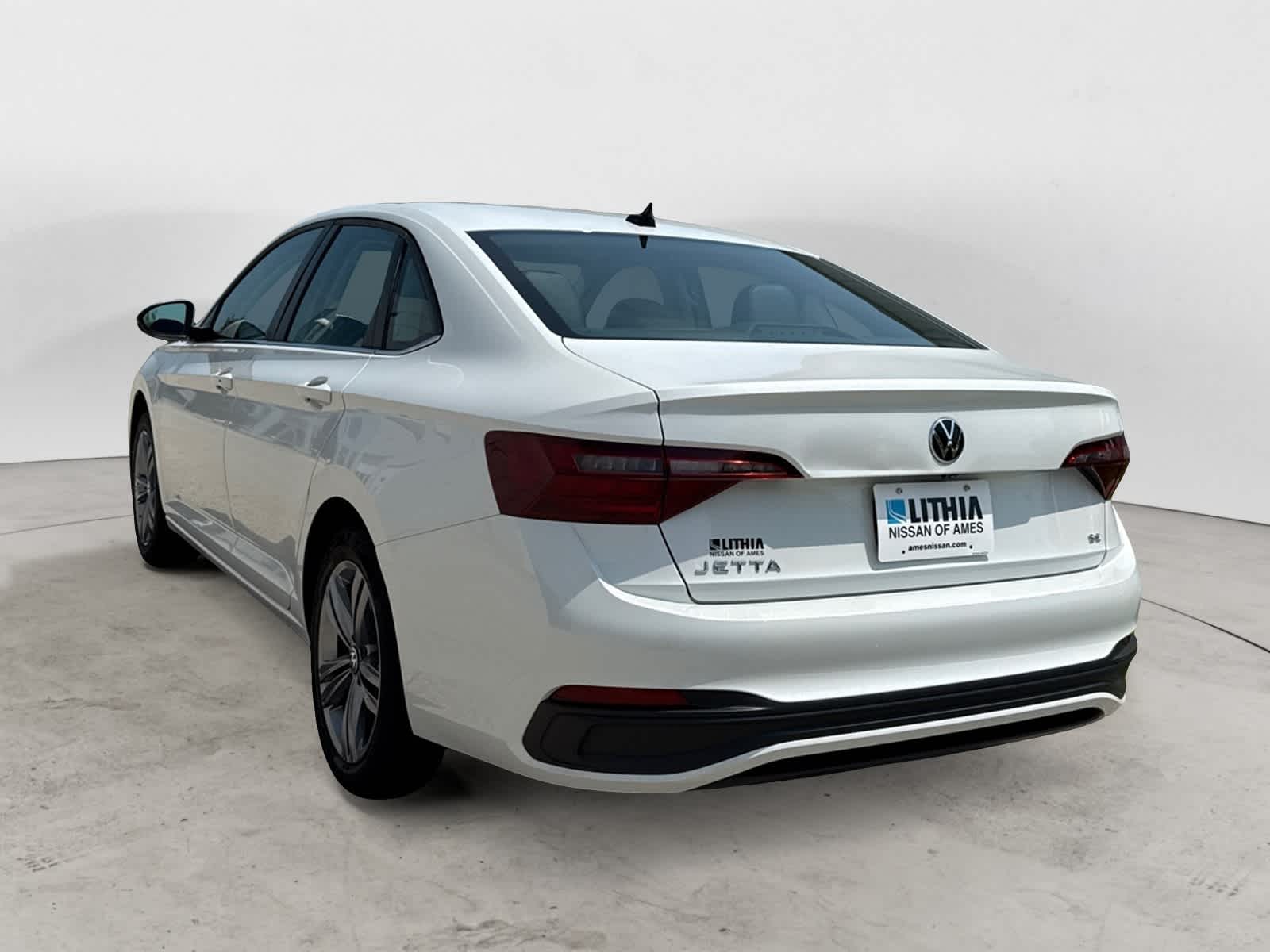 2023 Volkswagen Jetta SE photo 4