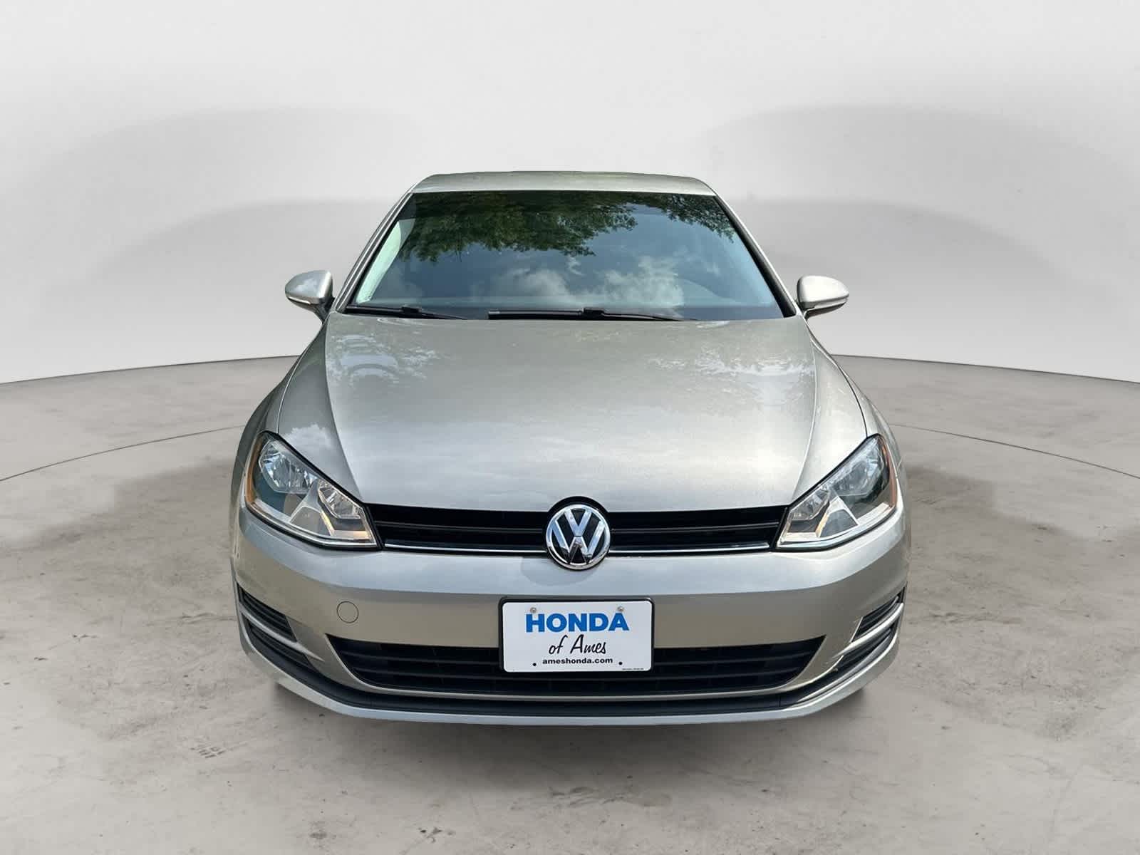 2015 Volkswagen Golf S 2