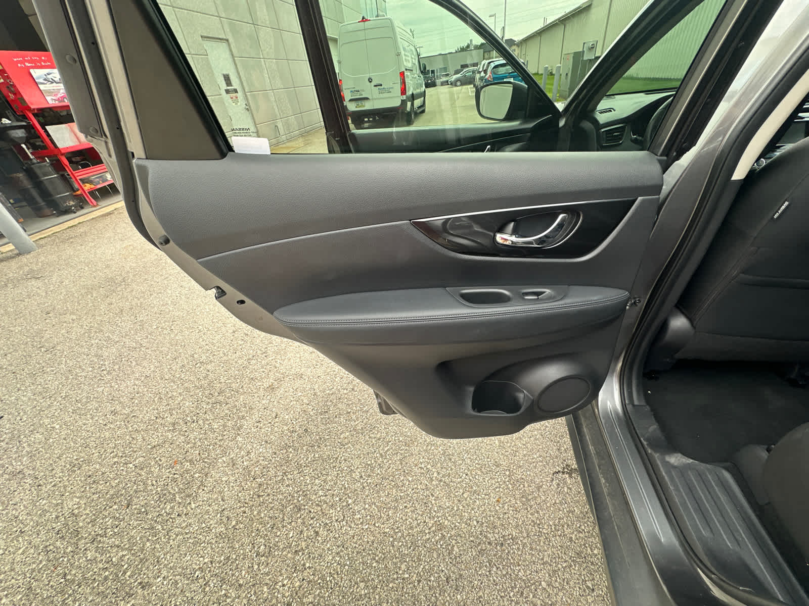 Thumbnail: 2020 Nissan Rogue - 27
