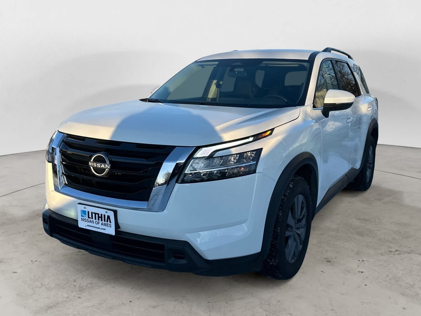 2022 Nissan Pathfinder SV's photo