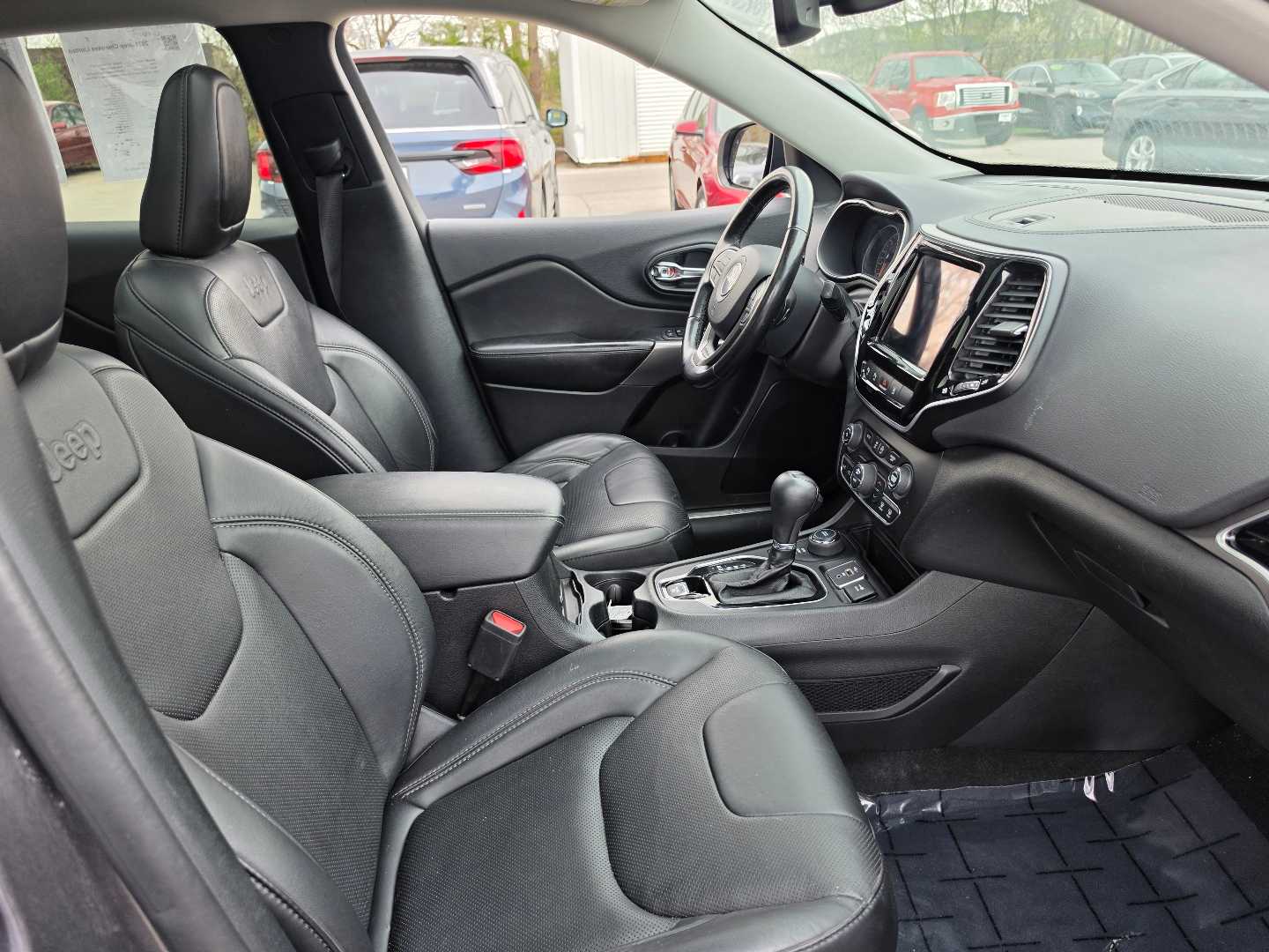 Thumbnail: 2021 Jeep Cherokee - 13