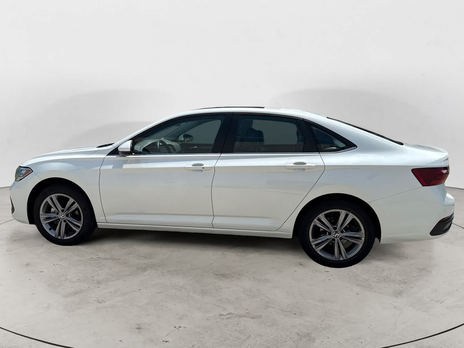 2023 Volkswagen Jetta SE photo 3
