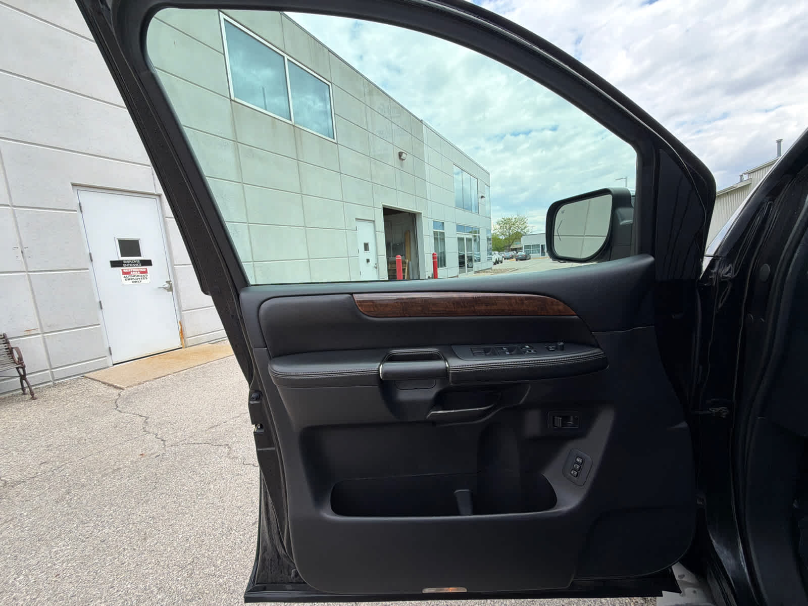 Thumbnail: 2013 Nissan Armada - 19