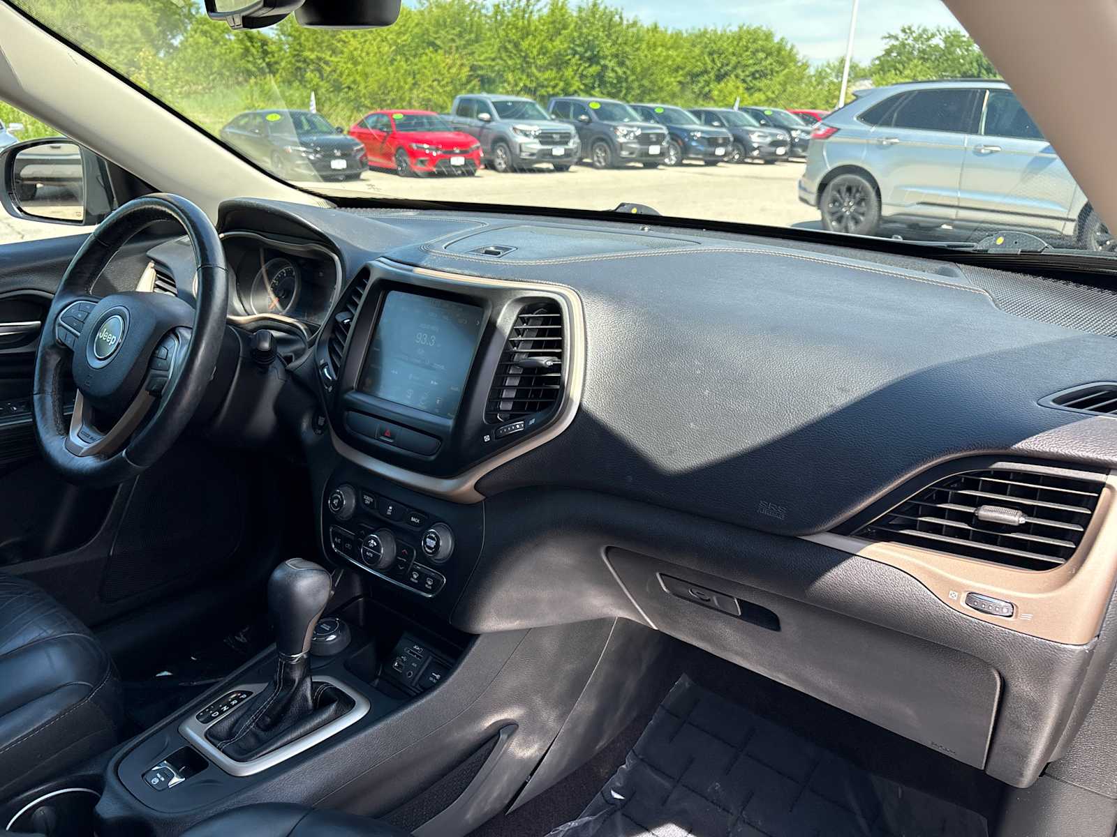Thumbnail: 2017 Jeep Cherokee - 19