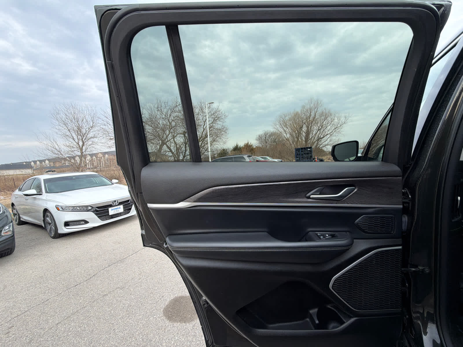Thumbnail: 2022 Jeep Grand Cherokee - 16