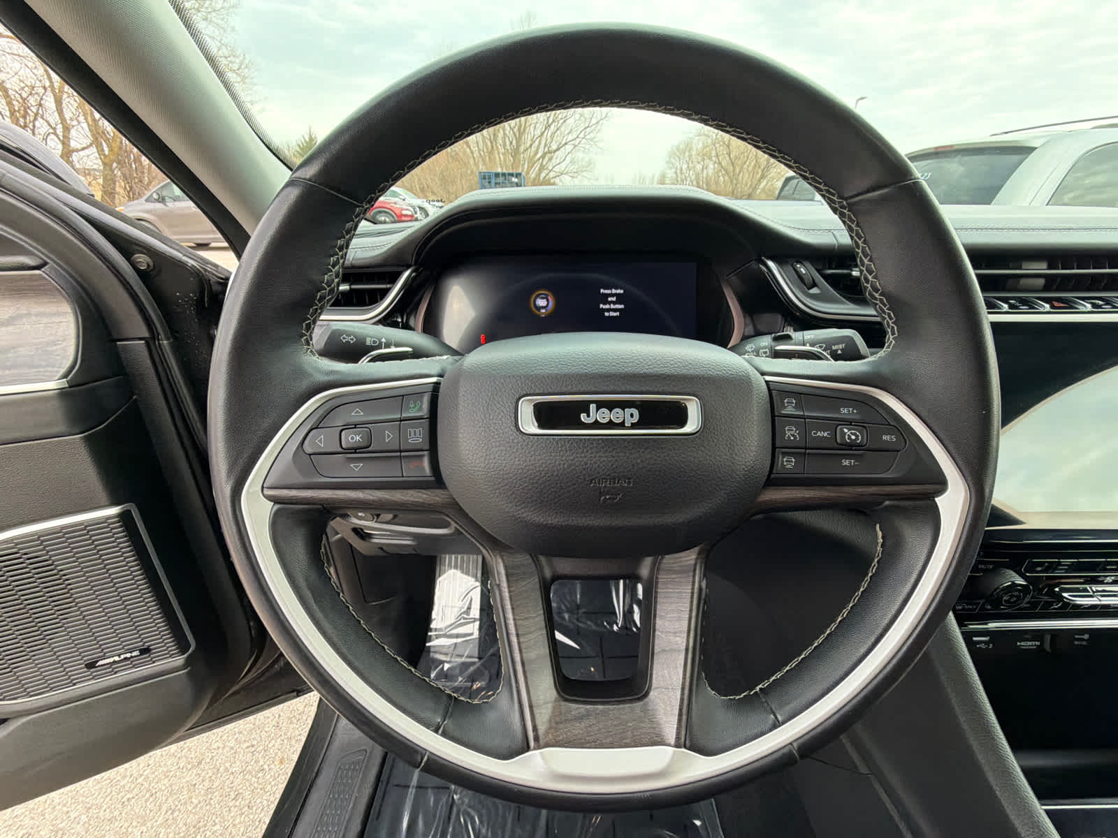 Thumbnail: 2022 Jeep Grand Cherokee - 24