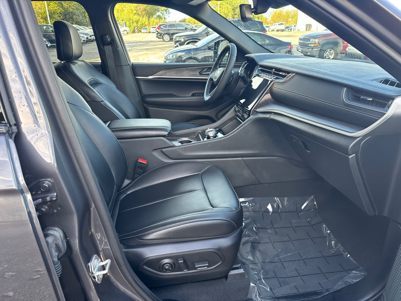 Thumbnail: 2025 Jeep Grand Cherokee - 8