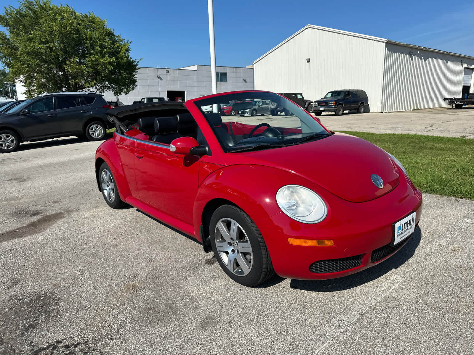 Thumbnail: 2006 Volkswagen New Beetle - 22