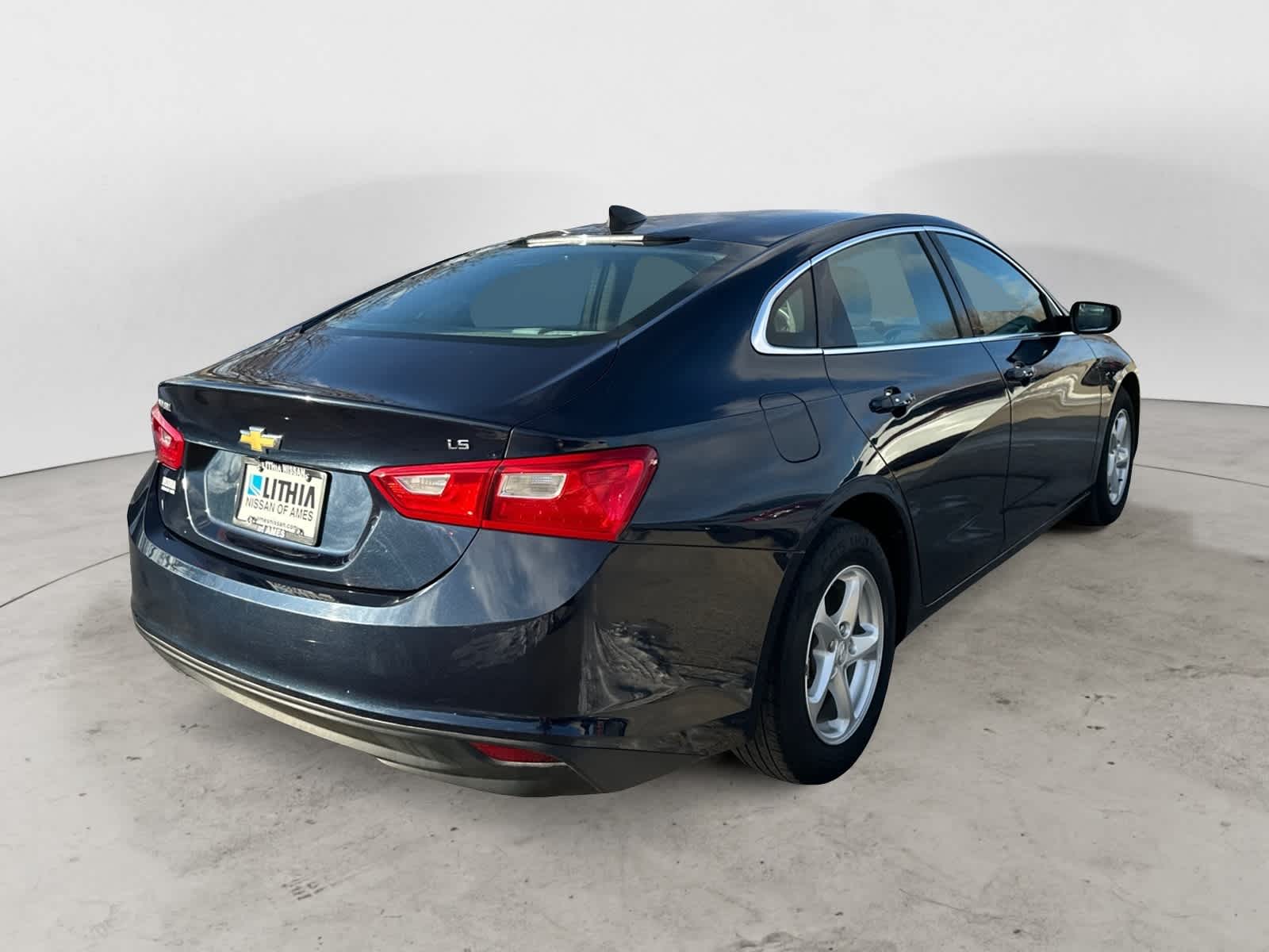 Thumbnail: 2016 Chevrolet Malibu - 3