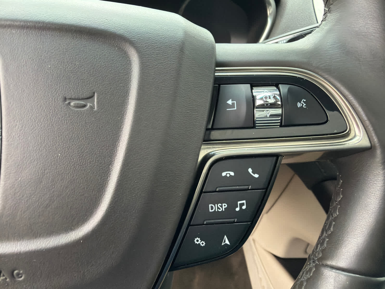 Thumbnail: 2019 Lincoln Nautilus - 22