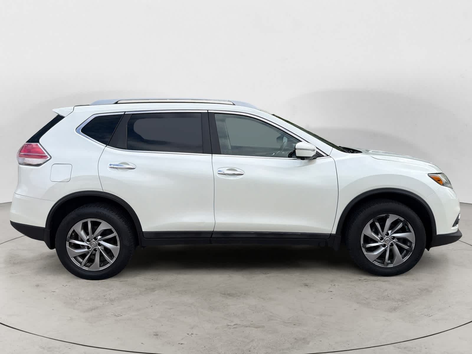 Thumbnail: 2015 Nissan Rogue - 3