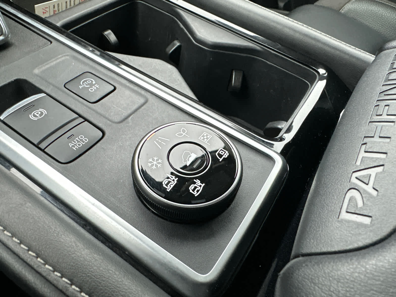 Thumbnail: 2022 Nissan Pathfinder - 29