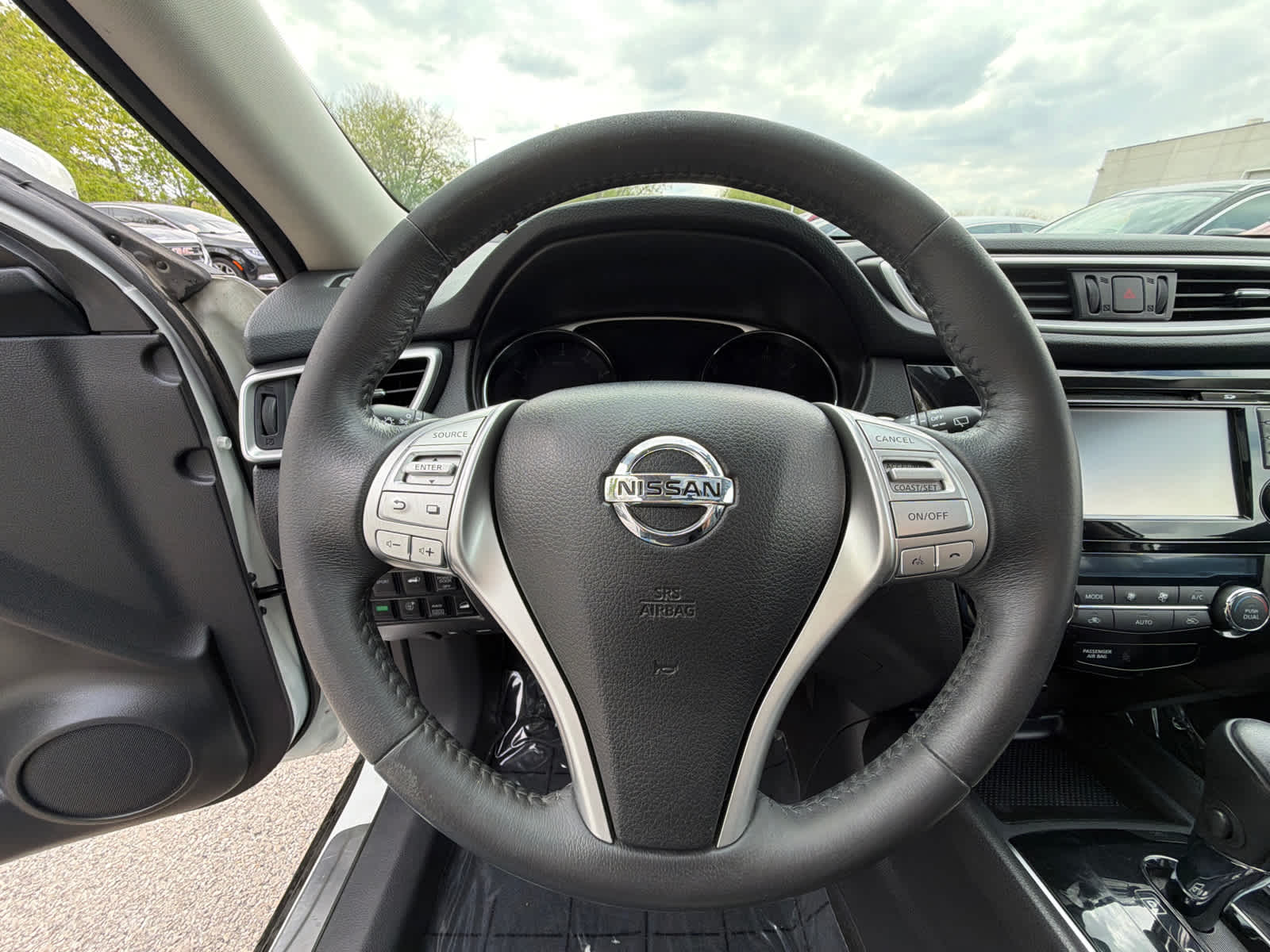 Thumbnail: 2015 Nissan Rogue - 21