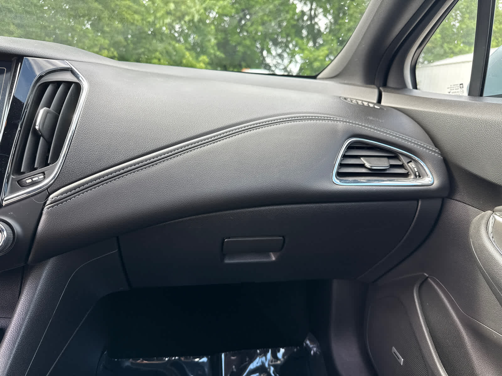 Thumbnail: 2017 Chevrolet Cruze - 23