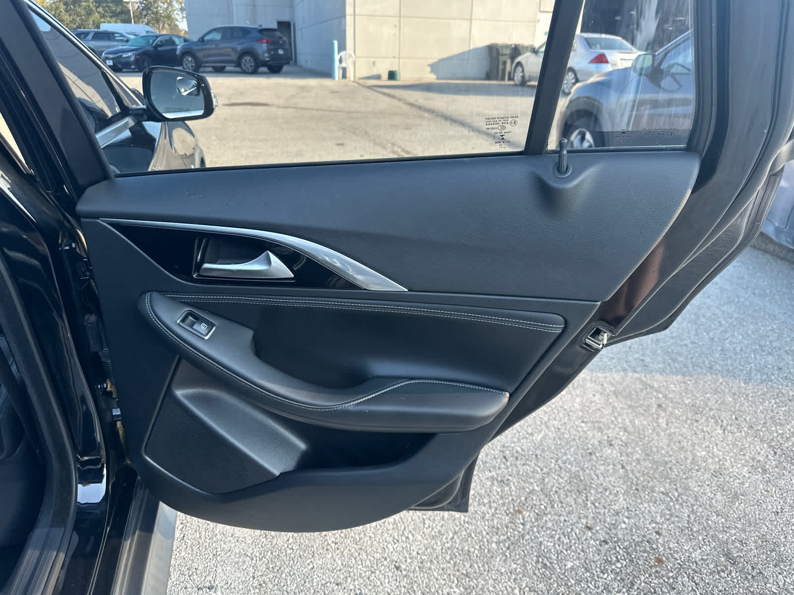 Thumbnail: 2018 INFINITI QX30 - 9