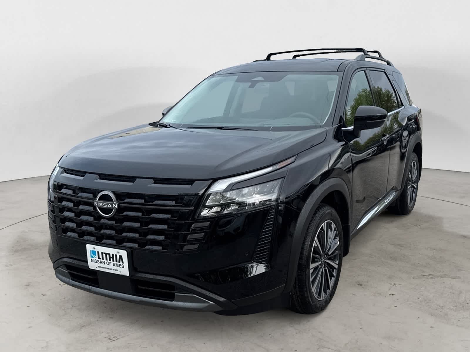 2026 Nissan Pathfinder Platinum 4WD's photo