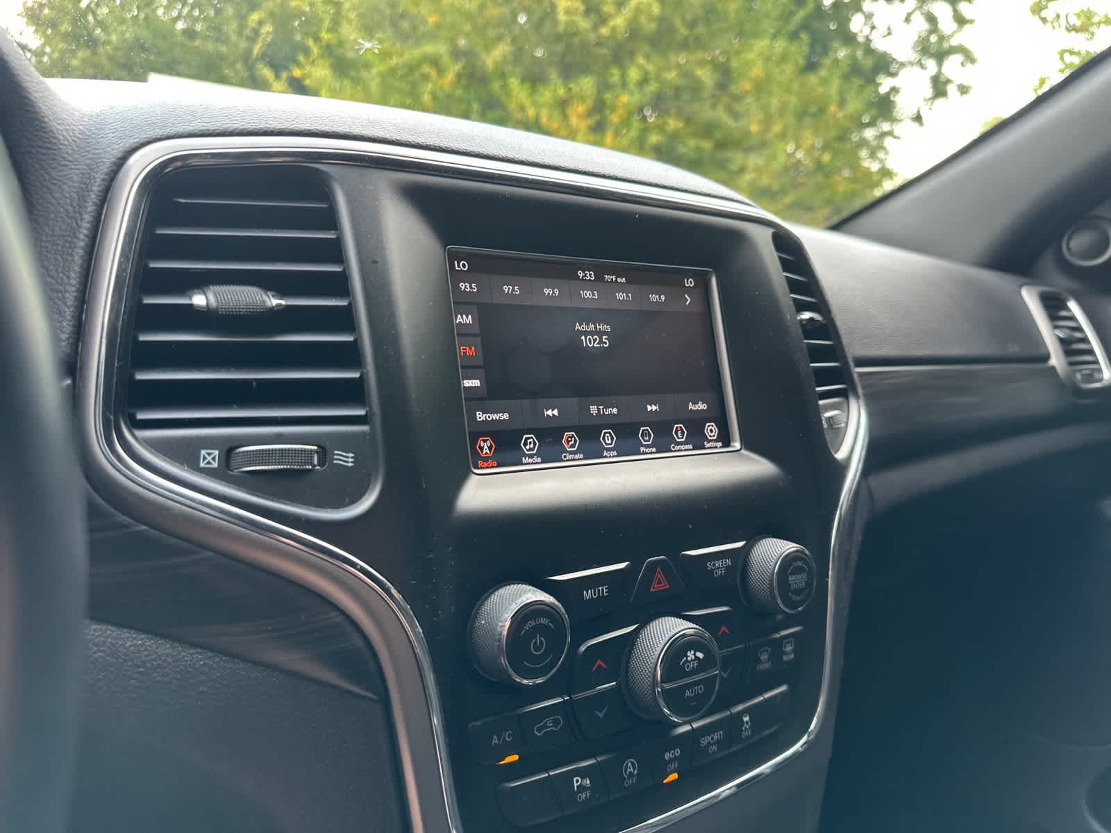 Thumbnail: 2020 Jeep Grand Cherokee - 21