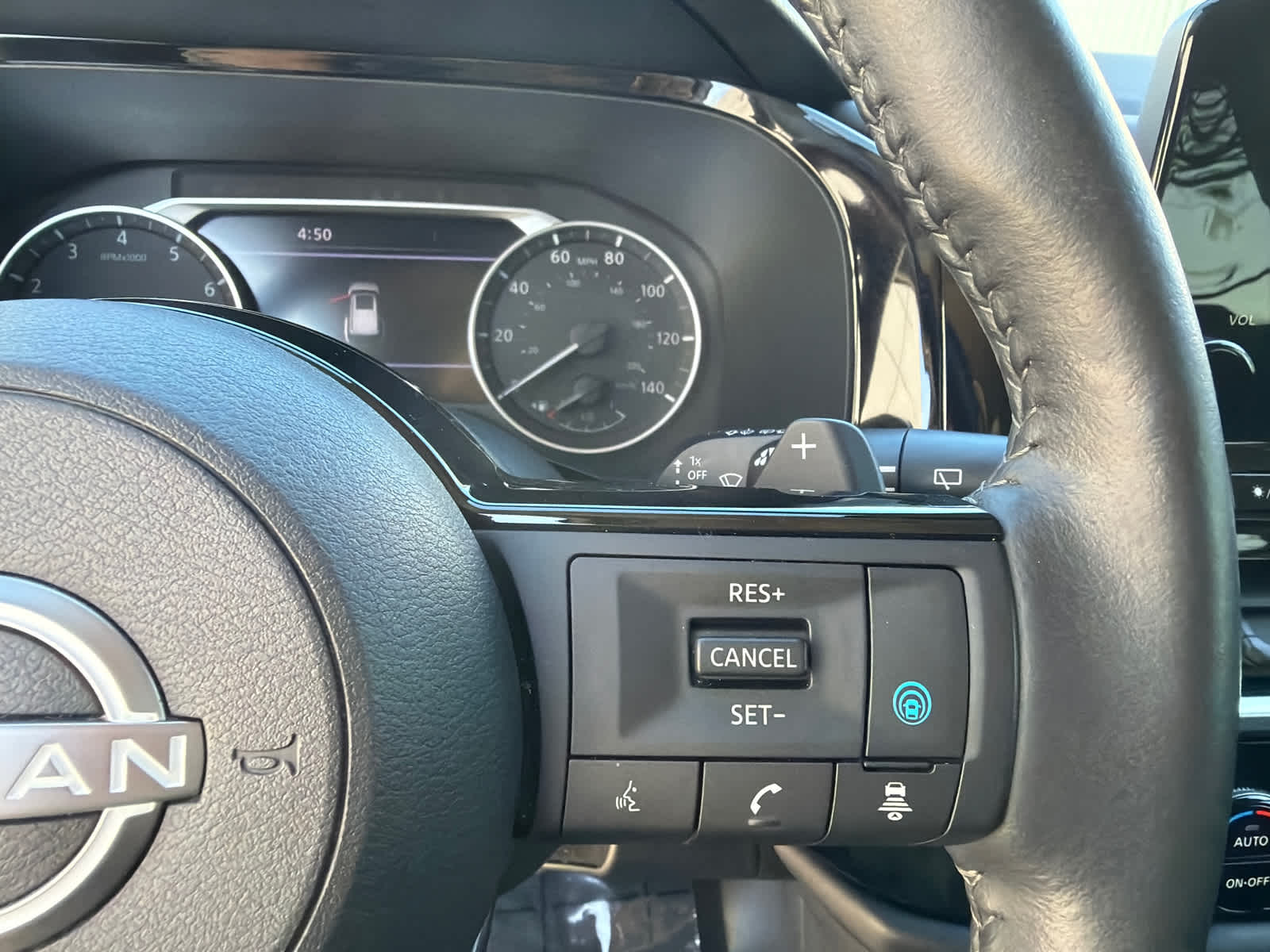 Thumbnail: 2023 Nissan Pathfinder - 25