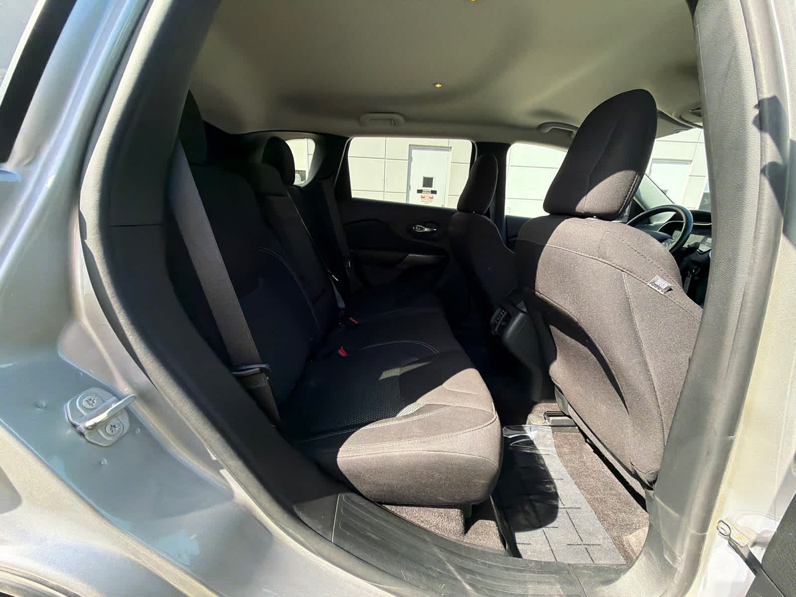 Thumbnail: 2019 Jeep Cherokee - 11
