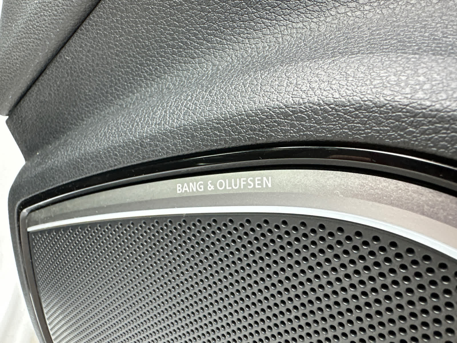 Thumbnail: 2016 Audi A3 e-tron - 8