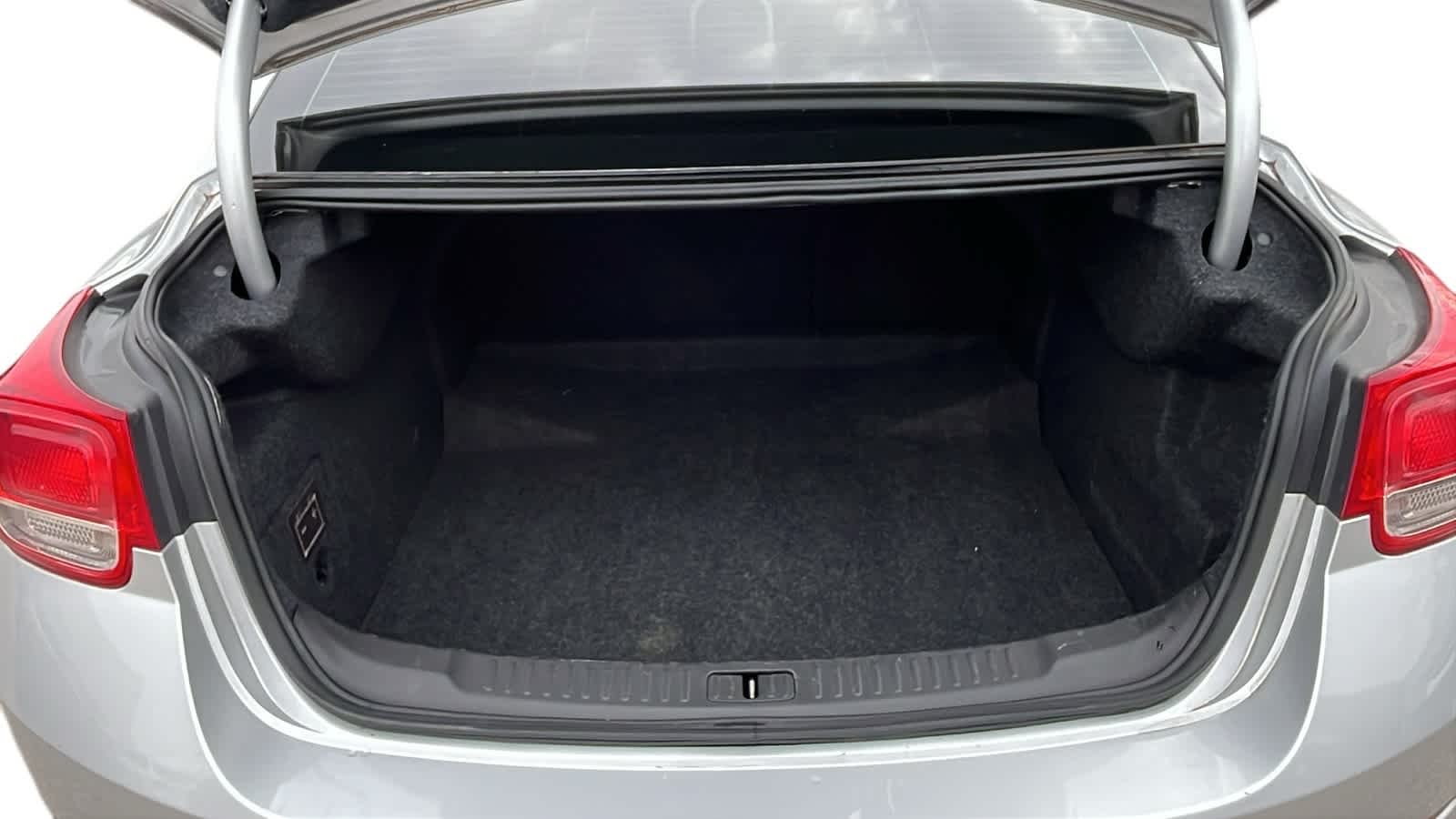 Thumbnail: 2015 Chevrolet Malibu - 6