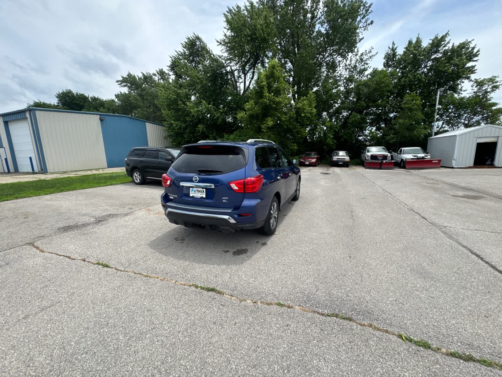 Thumbnail: 2017 Nissan Pathfinder - 4
