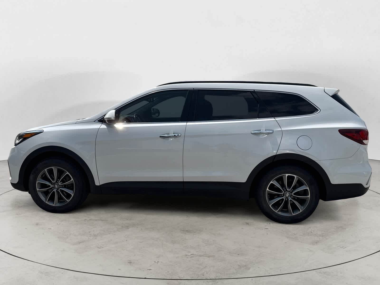 Thumbnail: 2019 Hyundai Santa Fe - 3
